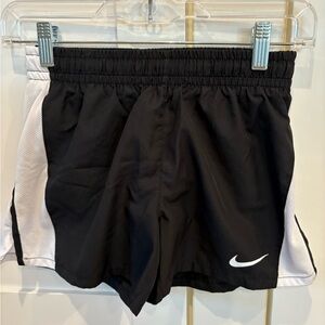 Like New Big Kids Nike Running Shorts in Black and White Size Large